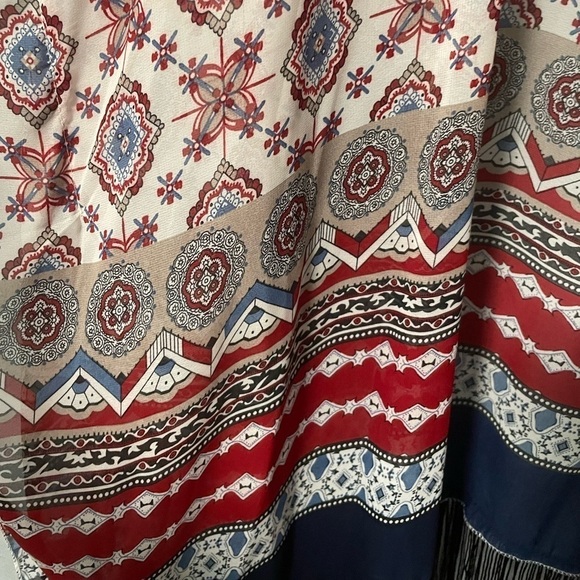 Kimono open style with stitched arm holes and short sleeves. One size - Picture 4 of 7